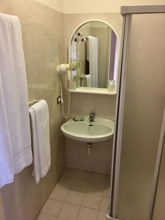 La Lanterna Hotel Гарда Екстериор снимка